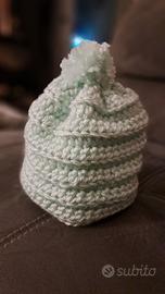 Cappello adulto a uncinetto fatto a mano e ponpon