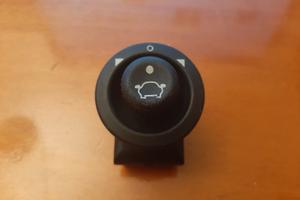 Interruttore di regolazione degli specchietti