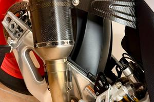 Slip-On OEM Aprilia Tuono 2S001803 by Akrapovic