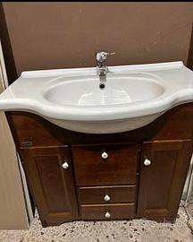 lavabo bagno con mobile in legno