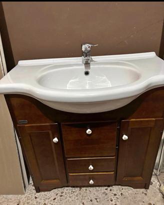 lavabo bagno con mobile in legno