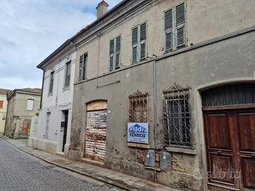 Casa di mq 350 a Comacchio con giardini