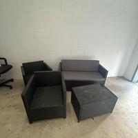 Divanetto giardino con cuscini