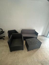 Divanetto giardino con cuscini