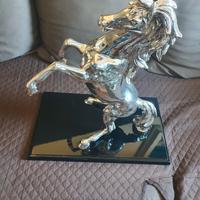 Statua cavallo rampante in laminato