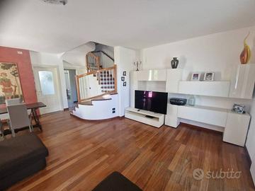 Villa di 189 m² con 4 locali e box auto doppio a M