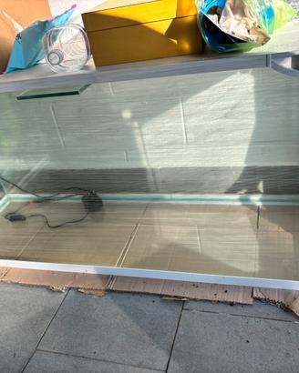 Acquario per pesci retroilluminato