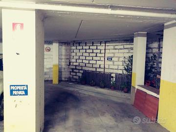 Posto auto e/o moto coperto - chiuso c/s catena