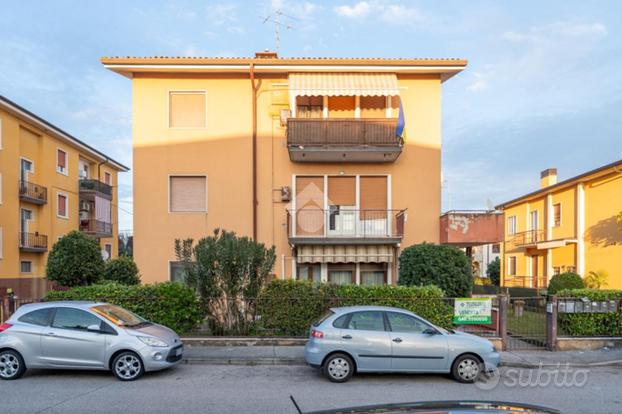 3 LOCALI A VILLAFRANCA DI VERONA