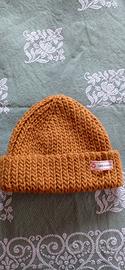 Cappello fatto a mano in lana  color senape unisex
