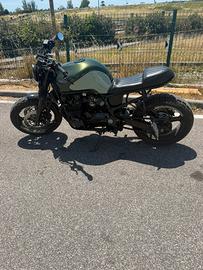 Moto kawasaki ZR750
