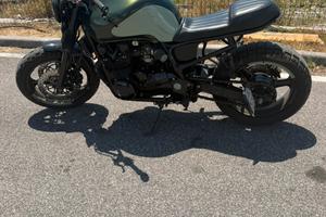 Moto kawasaki ZR750