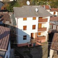 CASA DI CORTE A BOSCO CHIESANUOVA