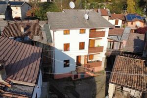 CASA DI CORTE A BOSCO CHIESANUOVA