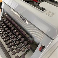Macchina da scrivere Olivetti Linea 88
