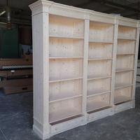 libreria in abete massello con ripiani 3 cassetti