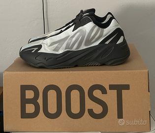 YEEZY MNVN 700