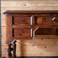 Scrittoio in noce di inizio '800 con cassetti 