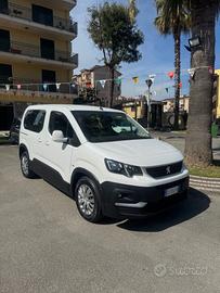 Peugeot Rifter Mix BlueHDi 100 S&S PC Allure Stand