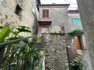 CASA SEMINDIPENDENTE A MOROLO