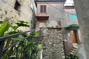 CASA SEMINDIPENDENTE A MOROLO