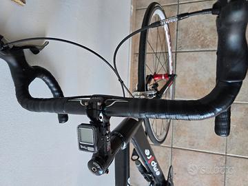 bicicletta da corsa carbonio