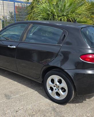 Alfa Romeo 147 1.9 JTDm 120Cv Distinctive