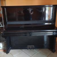 pianoforte a muro