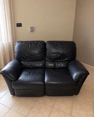 Divano Natuzzi 2 posti in pelle nera
