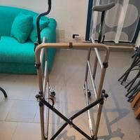 Deambulatore ascellare per anziani