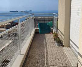 Voltri arredato con balcone fronte mare