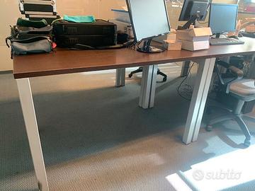 Scrivania ufficio marrone