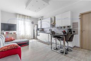 TRILOCALE CON BALCONE E CANTINA