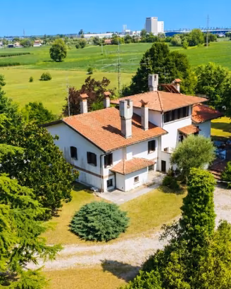 Immersa nella natura: villa indipendente con am...