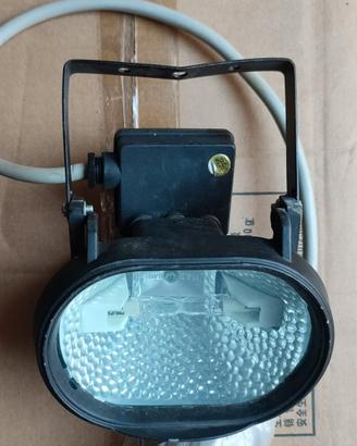 Faro Alogeno 150W con Staffa