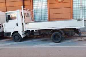 Nissan L35 anno 1996 in buone condizioni