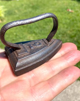 Mini Ferro Da Stiro antico Per Polsi E Colletti