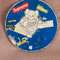 Insegna stradale street art