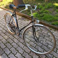 bici da uomo nera ruote 28