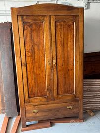 ARMADIO E LETTO IN LEGNO MASSICCIO