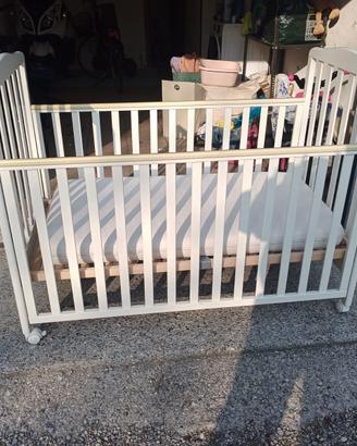 Lettino con materasso