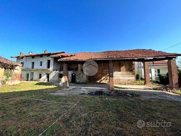 VILLA A SCHIERA A VOLPIANO