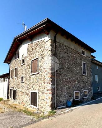 CASA DI CORTE A RIVOLI VERONESE