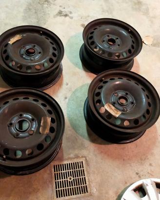 cerchioni 15"  5 fori  in acciaio per volkswagen
