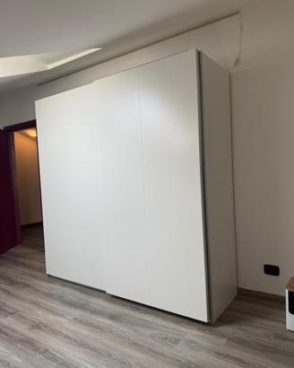 Armadio ikea ad ante scorrevoli