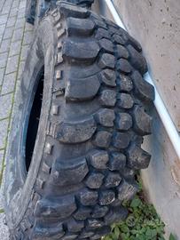 Gomme tacchettate 235/85-r16
