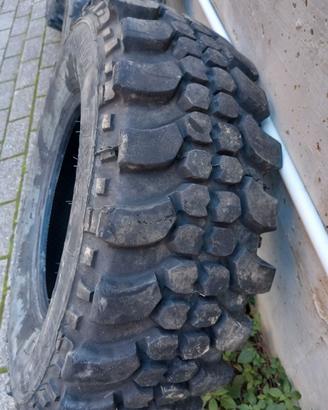 Gomme tacchettate 235/85-r16