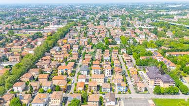 4 LOCALI A REGGIO NELL'EMILIA