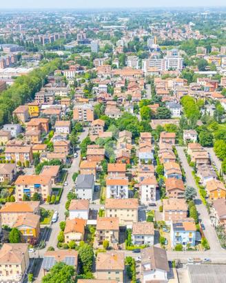 4 LOCALI A REGGIO NELL'EMILIA
