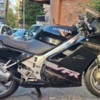 Honda VFR 750 F - Targa Roma